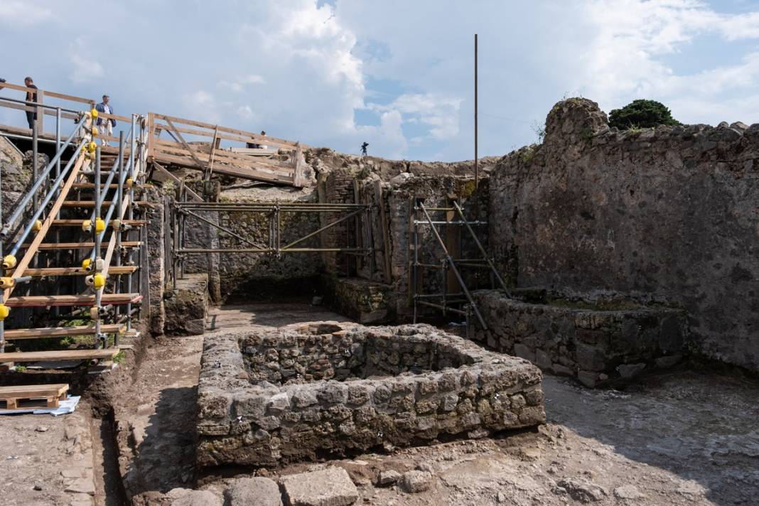 15 dakikada yeryüzünden silinen Pompei'de yeni keşif: Fırına sığınmışlar... 17